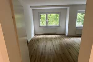 Renovierte und helle 2-Zimmer Wohnung mit Balkon – Brandtsplatz 3, 50825 Neuehrenfeld, Köln – Vorschaubild 1
