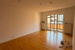 Schöne helle 3 Zimmerwohnung mit EBK und Balkon - Neu-Ulm Stadtmitte