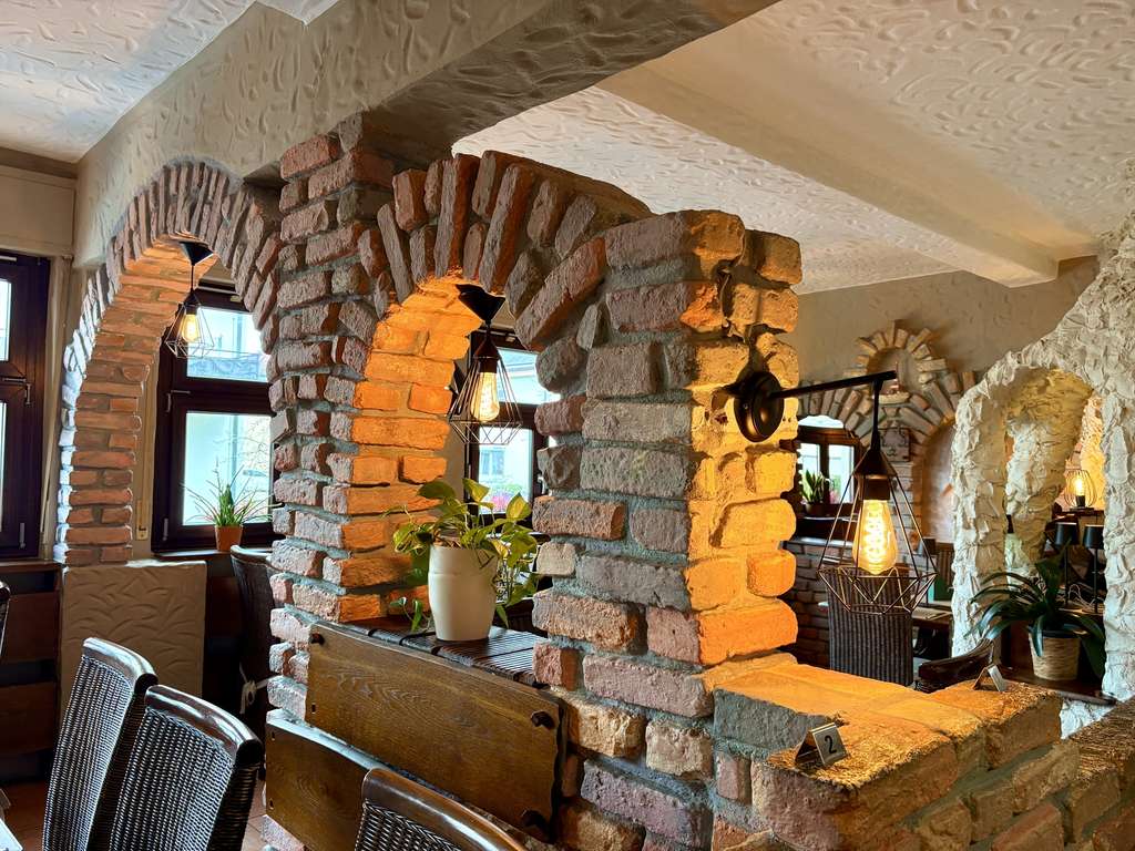 Immobilie in Brühl - *** Wohn- und Geschäftshaus mit Restaurant, 5-Zimmer-Wohnung & Mitarbeiterwohnung – ideal für Gastro - Bild 3