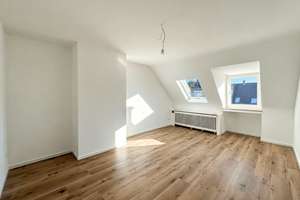 Oberkassel: Erstbezug nach Sanierung - lichtverwöhnte 2-Zimmer-Wohnung mit Balkon und Einbauküche! – 40545 Oberkassel, Düsseldorf – Vorschaubild 2