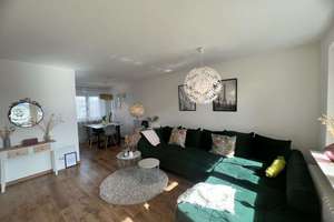 Modernisierte 2 Zimmer Wohnung mit Loggia und Tiefgaragenstellplatz