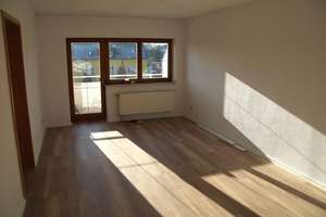 Helle 2-Zimmer Wohnung mit Laminat/ Balkon und PKW-Stellplatz zu verkaufen!! – Limbacher Straße 32, 9247 Röhrsdorf, Chemnitz – Vorschaubild 4