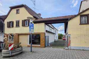 Großzügiger Bauplatz und Bestand auf 936 m²: 3-Familienhaus (+Laden) mit Entwicklungsspielraum – Die vollständige Adresse der Immobilie erhältst du vom Anbieter., 65479 Raunheim – Vorschaubild 1