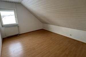 Ansprechende 3-Zimmer Dachgeschosswohnung mit Balkon in Düdelsheim – Die vollständige Adresse der Immobilie erhältst du vom Anbieter., 63654 Büdingen – Vorschaubild 10