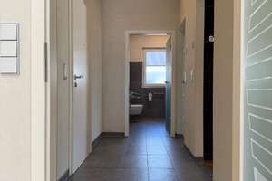 Lichtdurchflutete Penthouse-Wohnung mit großer Süd-Terrasse – Die vollständige Adresse der Immobilie erhältst du vom Anbieter., 74081 Sontheim, Heilbronn – Vorschaubild 4