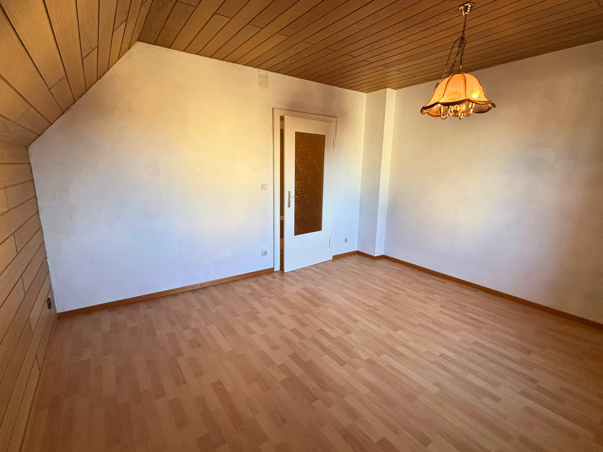 Immobilie in Aerzen - Vielseitiges Ein- bis Zweifamilienhaus in Aerzen – Ideal für Familien & Mehrgenerationenwohnen - Bild 2