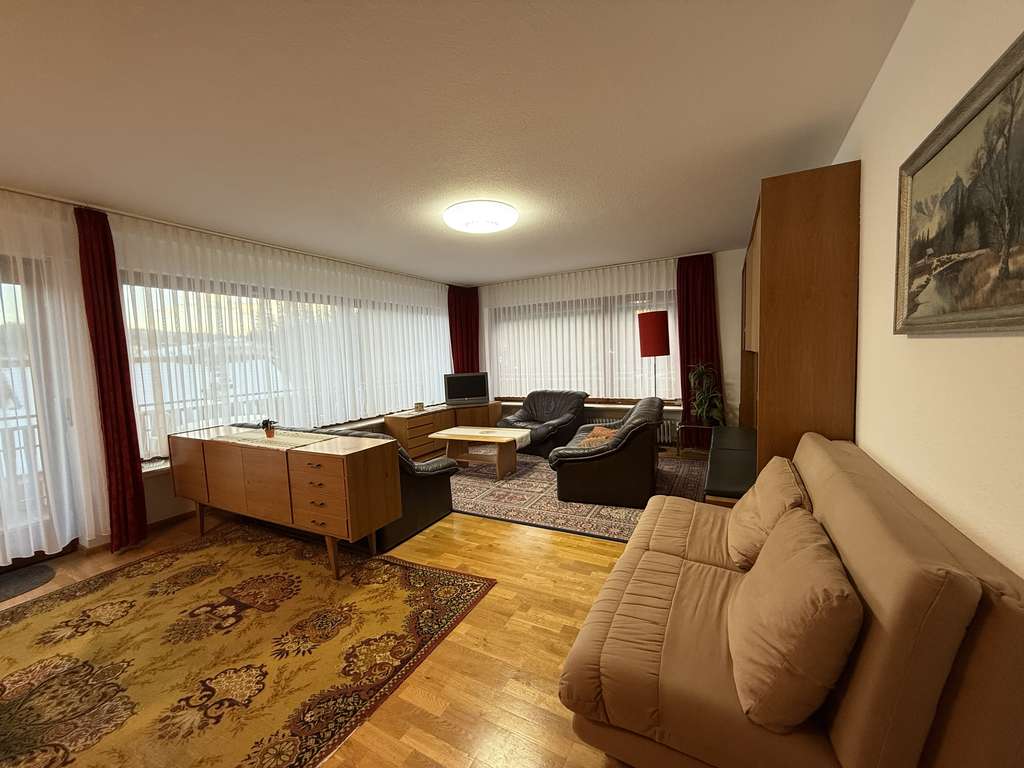 Immobilie in Schönwald im Schwarzwald - Immobilie in Top-Lage: Lichtdurchflutete Räume und viel Platz für Ihren Wohntraum! - Bild 3