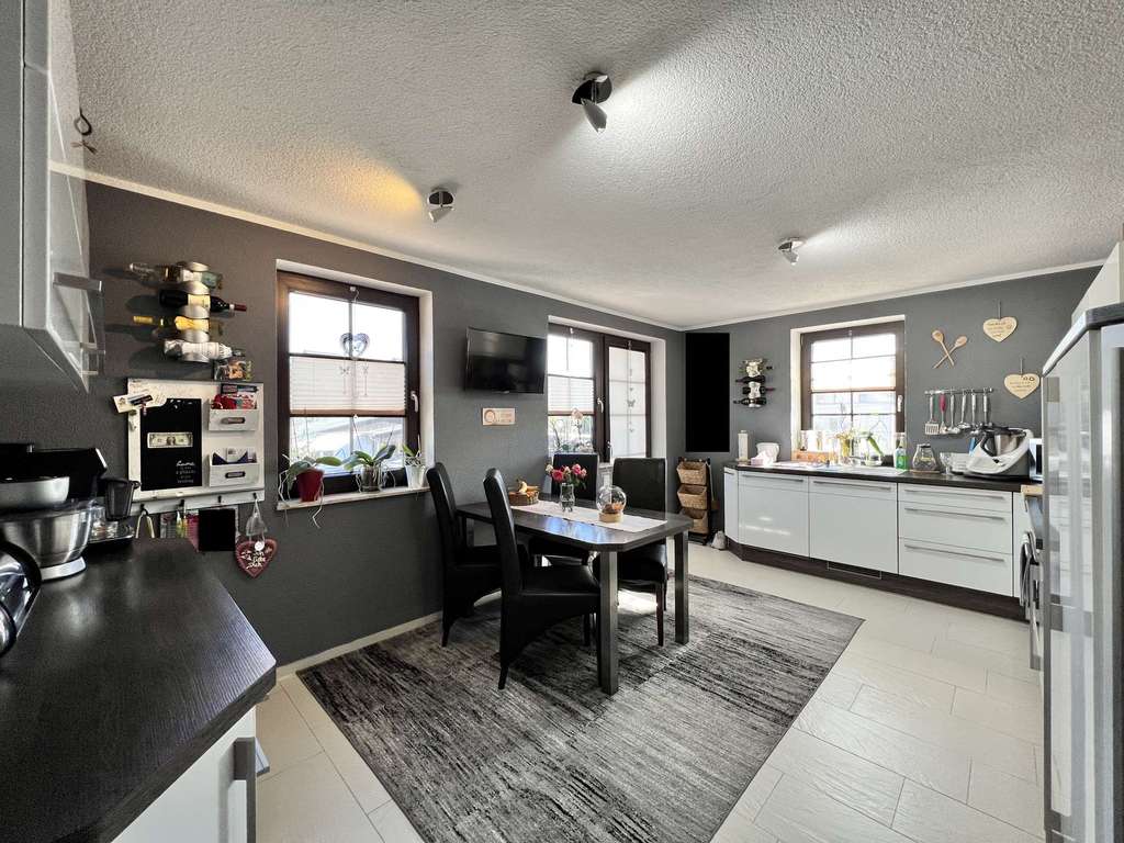 Immobilie in Brand-Erbisdorf - Ein Zuhause mit Komfort: Fußbodenheizung, Klimaanlage und Pool - Bild 2