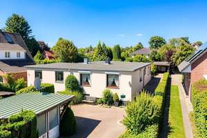 Bungalow-Doppelhaushälfte auf großem Grundstück in ruhiger Wohnlage