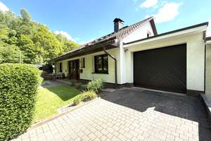 NEU: Gepflegtes Einfamilienhaus mit Einliegerwohnung in toller Höhenlage von Werdohl zu verkaufen!!! – Die vollständige Adresse der Immobilie erhältst du vom Anbieter., 58791 Werdohl – Vorschaubild 1