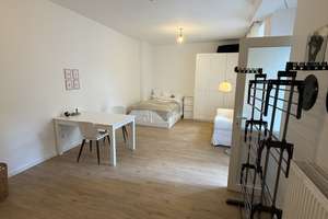 Ab sofort stehen 1-Zimmer App. inkl. EBK im EG zur Vermietung! – Hohenzollernstraße 24, 80801 Schwabing-Ost, München – Vorschaubild 2