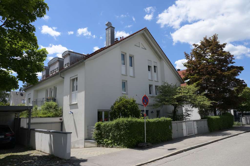 Attraktive, gepflegte 2,5-Raum-DG-Wohnung mit S/W Balkon in München Waldtrudering/Gronsdorf