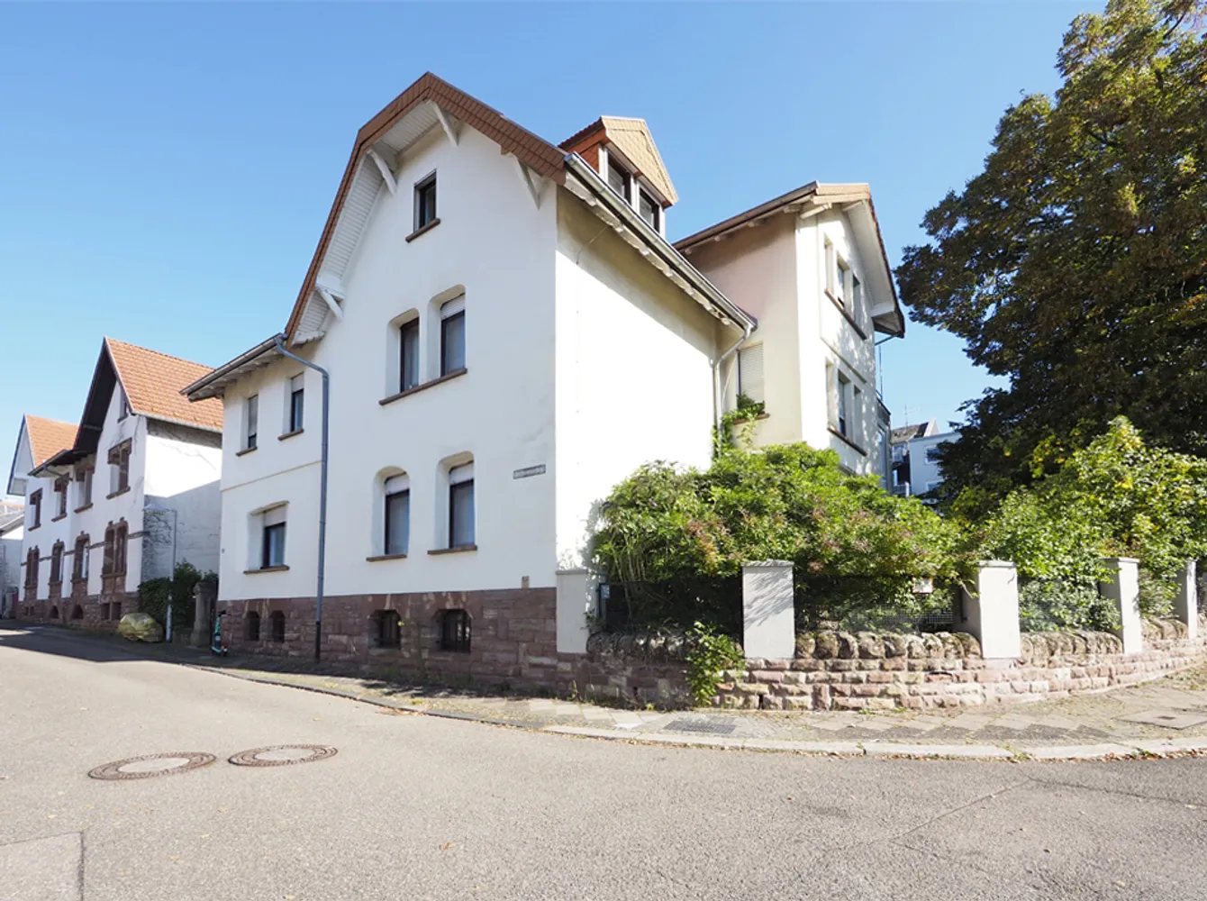 Altbauvilla aus einem vergangenen Jahrhundert auf dem Saarbrücker Rotenbühl!, Stadtverband Saarbrücken Kreis – Bild 1