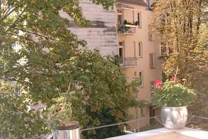 Charmante 3-Zimmer-Altbauwohnung mit Balkon in Bestlage