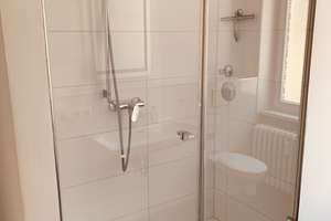Heller sanierter Stilaltbau, 2 Zi.Kü. Bad, Gäste WC Balkon , Aufzug von Privat – Rheinstraße 49, 65185 Mitte, Wiesbaden – Vorschaubild 8