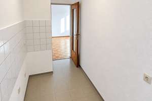 Bezugsfertige, energetisch modernisierte 2-Zimmer-Wohnung mit idealem Schnitt, Aufzug & TG – 50825 Neuehrenfeld, Köln – Vorschaubild 6