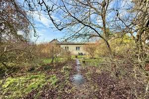 Teilbares Grundstück mit Einfamilienhaus: Wohnen auf einer Ebene