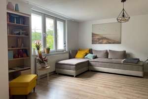 Großzügiges Wohnen in Marburg Marbach: Helle 2-Zimmer-Wohnung (91 qm) mit EBK, Terrasse & Stellplatz – Am Mühlteich 8, 35041 Marbach, Marburg – Vorschaubild 3
