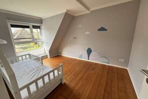 Schönes Familien-Haus mit 7 Zimmern und tollem Garten in Sasel  – Die vollständige Adresse der Immobilie erhältst du vom Anbieter., 22393 Sasel, Hamburg – Vorschaubild 24