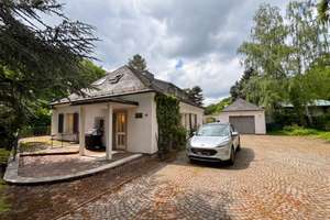 Charming Country-Style Villa in an Exclusive Park Setting - AC garage fitted kitchen yard