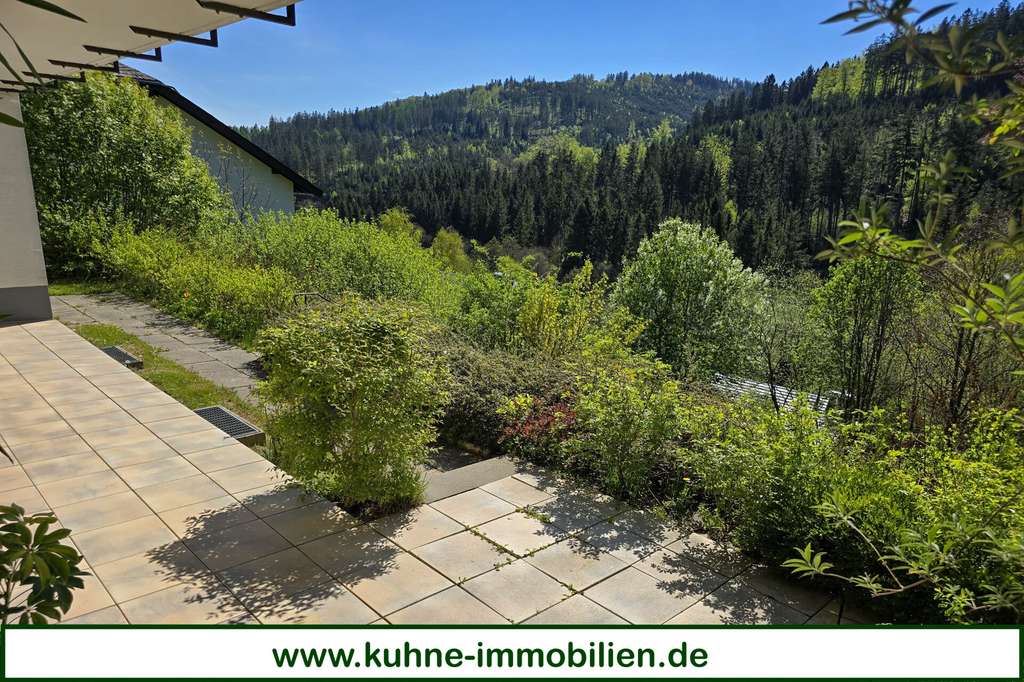 Immobilie in Willingen (Upland) - Gepflegtes Mehrfamilienhaus mit Einliegerwohnung, Südgarten, Balkon und Terrasse - Bild 3