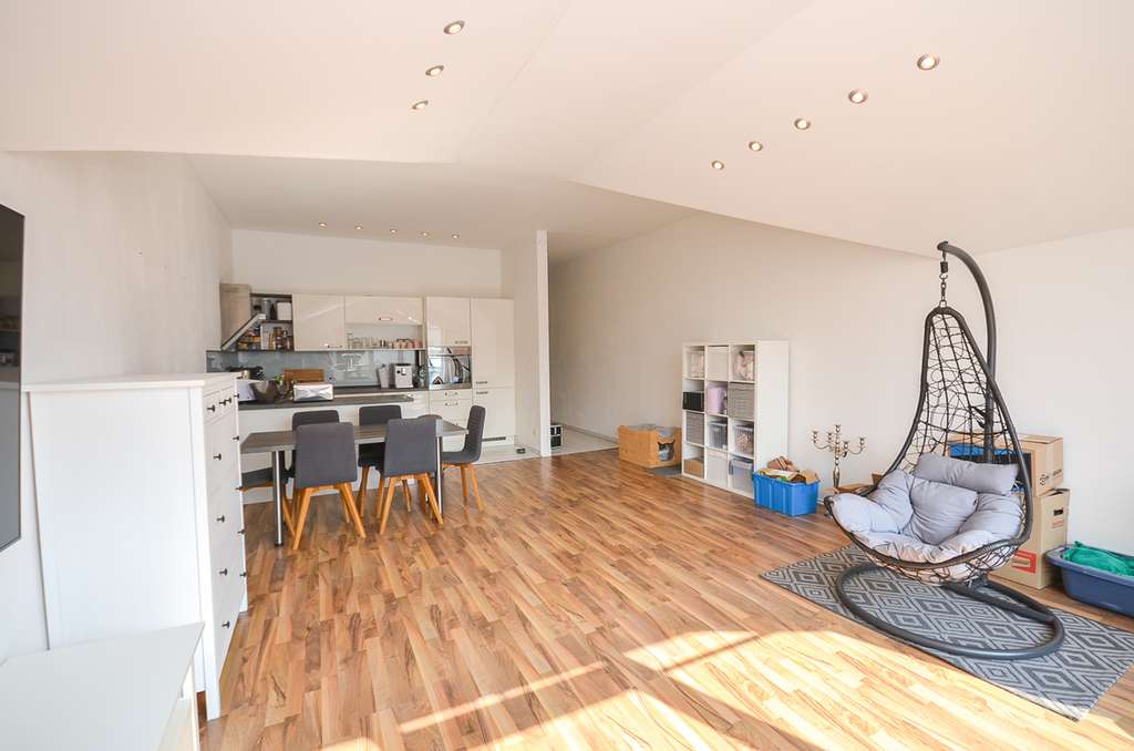 Immobilie in Groß-Zimmern - DIETZ: Helle freundliche 3-Zimmer Dachgeschosswohnung in Groß-Zimmern mit Garage und sonnigem Balkon - Bild 4