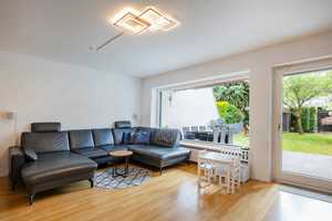 PLATZWUNDER! MODERNES REIHENMITTELHAUS MIT TERRASSE, GARTEN & SAUNA IN HAAR – München (Kreis) – Vorschaubild 3