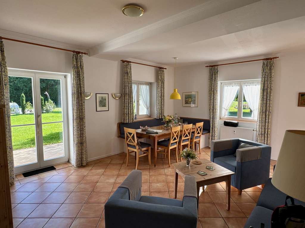 Immobilie in Übersee - Chiemsee-Traum: Sonnige Gartenwohnung mit Pool & Sauna - Bild 3