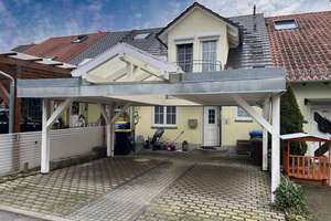 Großzügiges Reihenhaus mit 7 Zimmern, Carport und Stellplätzen in ruhiger Lage – Die vollständige Adresse der Immobilie erhältst du vom Anbieter., 97271 Kleinrinderfeld – Vorschaubild 1
