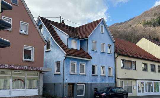 Fachwerk-Zweifamilienhaus mit 6 Zimmern, kl. Garten mit Terrasse und Ausbaupotenzial in Lichtenstein