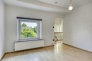 freistehendes EFH mit schön angelegtem Garten! Keller + Garage – Bonn – Vorschaubild 11