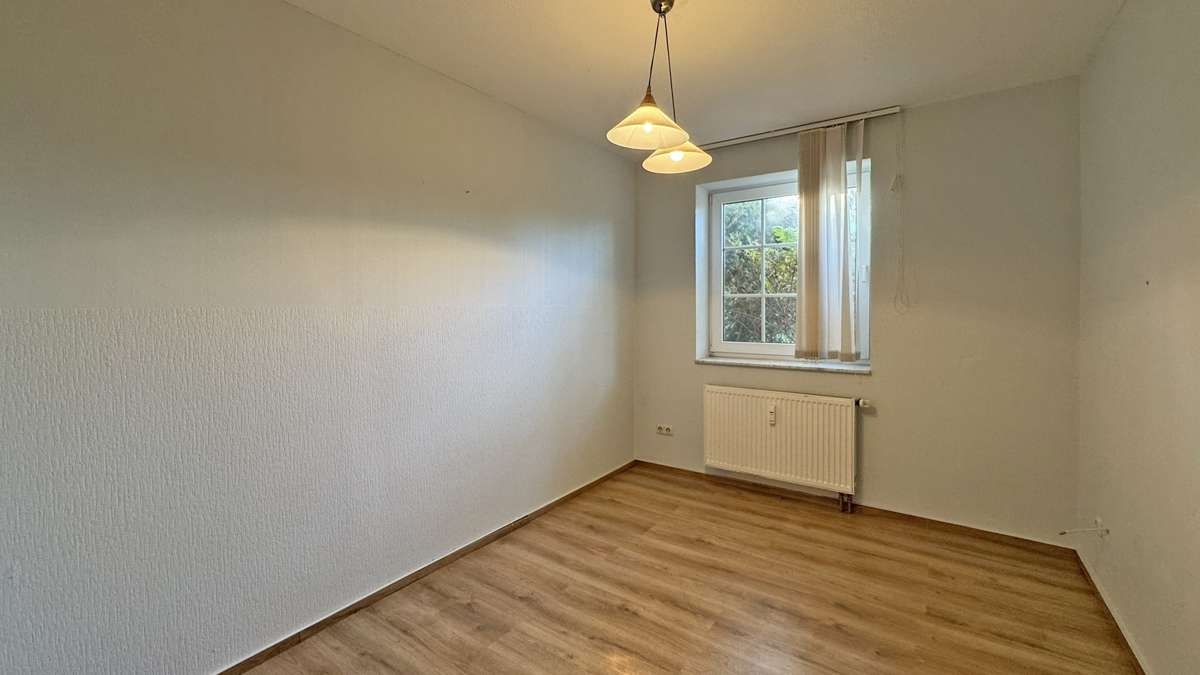 Immobilie in Bückeburg - Komfortabel wohnen mit Zukunftsoption – großzügiges Zweifamilienhaus - Bild 2