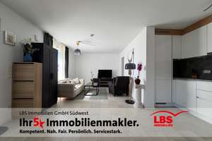 neuwertige 2 Zimmer-Wohnung
in gehobener Ausstattung 
mit Terrasse und 2 Stellplätzen 