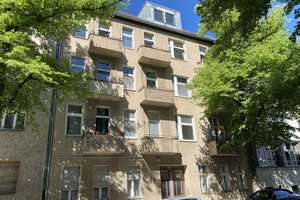 Ihr neues Zuhause in Britz: 2-Zimmer-Altbauwohnung mit Balkon und Dielen – Walkenrieder Straße 18, 12347 Britz, Berlin – Vorschaubild 1