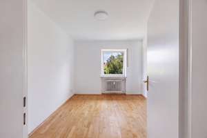 Großzügige 4-Zimmerwohnung mit viel Potenzial und 2 Balkonen – Die vollständige Adresse der Immobilie erhältst du vom Anbieter., 80686 Sankt Ulrich, München – Vorschaubild 3