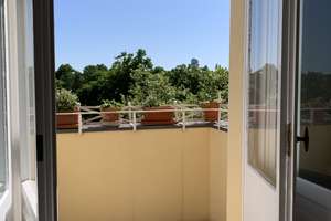 Stilvoll sanierter Altbau mit Aufzug und unverbaubarem Grünblick – Die vollständige Adresse der Immobilie erhältst du vom Anbieter., 10961 Kreuzberg, Berlin – Vorschaubild 2