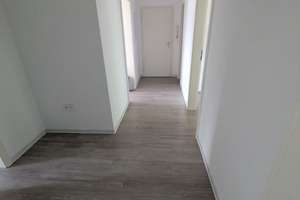 Nachmieter für Einzug ab sofort gesucht: 3-Zimmer-Wohnung mit Aufzug, modernem Bad und Balkon – Mintarder Weg 39, 40472 Unterrath, Düsseldorf – Vorschaubild 4
