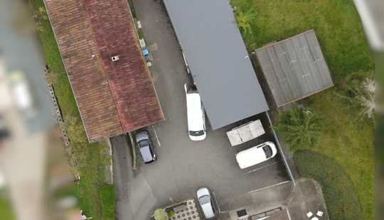 Bild von Mehrfamilienhaus mit Büro und Lagergebäuden in zentraler Lage