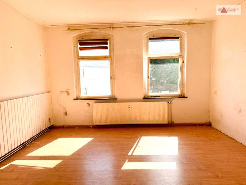 Immobilie in Zschopau - Reihenhaus / Mehrgenerationenhaus / Mehrfamilienhaus in Zschopau: 210 m², Balkon, Garten, zum Ausbau - Bild 7