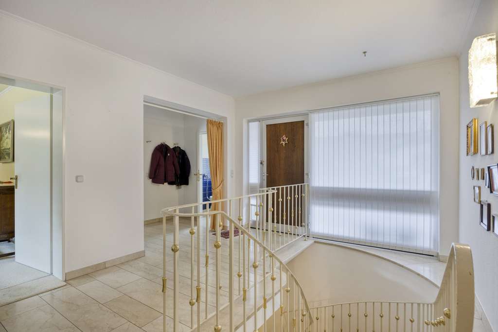 Immobilie in Zülpich - Bungalow mit Doppel-Garage, großes Grundstück in Zülpich-Sinzenich - Bild 3