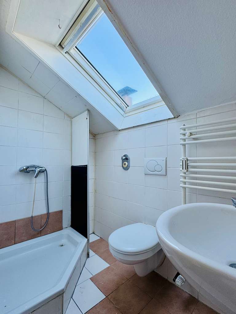 Immobilie in Freiberg am Neckar - Dachgeschosstraum  mit viel Potenzial - 2 Zimmer sofort frei - zu verkaufen - Bild 4