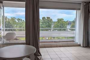Wohnen am Wasser – Modernes Studio mit Balkon & Blick auf die Scharfe Lanke in Berlin-Pichelsdorf