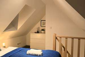 **Charmante, voll möblierte und frisch kernsanierte 2-Zimmer-Wohnung mit Spitzboden und Balkon** – Frohnhauser Str. 133, 45144 Holsterhausen, Essen – Vorschaubild 9