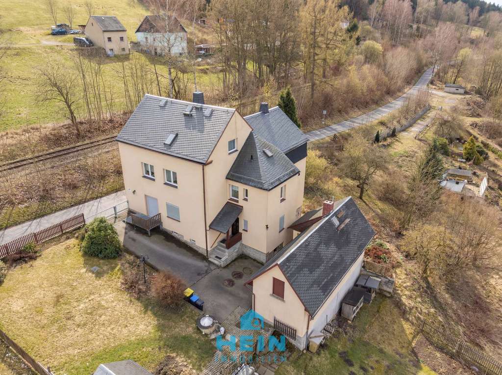 Immobilie in Lößnitz - Stabile Basis, starkes Potenzial – Dreifamilienhaus im Erzgebirge - Bild 0