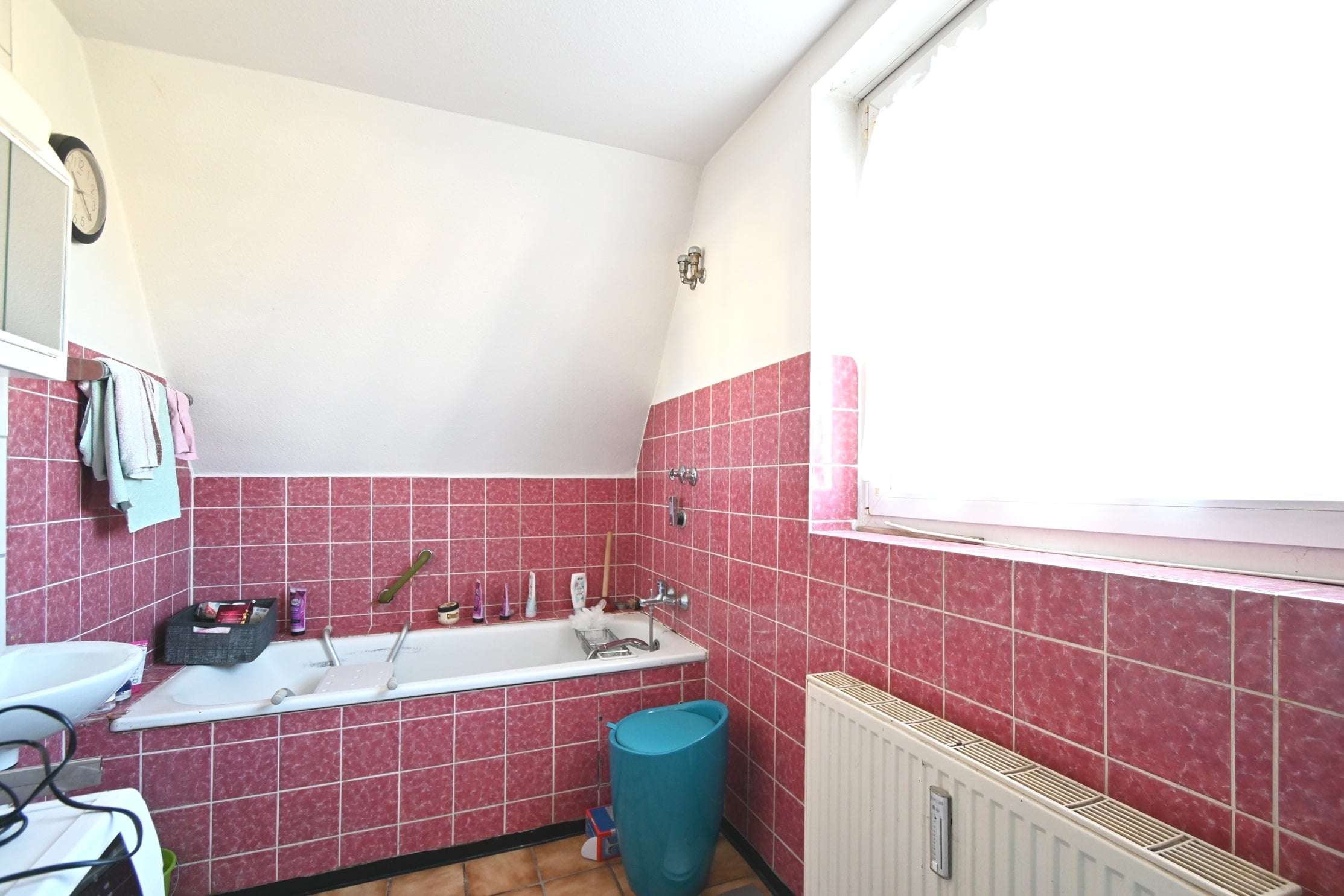 Immobilie in Herbolzheim - Charmantes Zweifamilienhaus (als DHH) mit Doppelgarage und großem Garten  - Bild 4