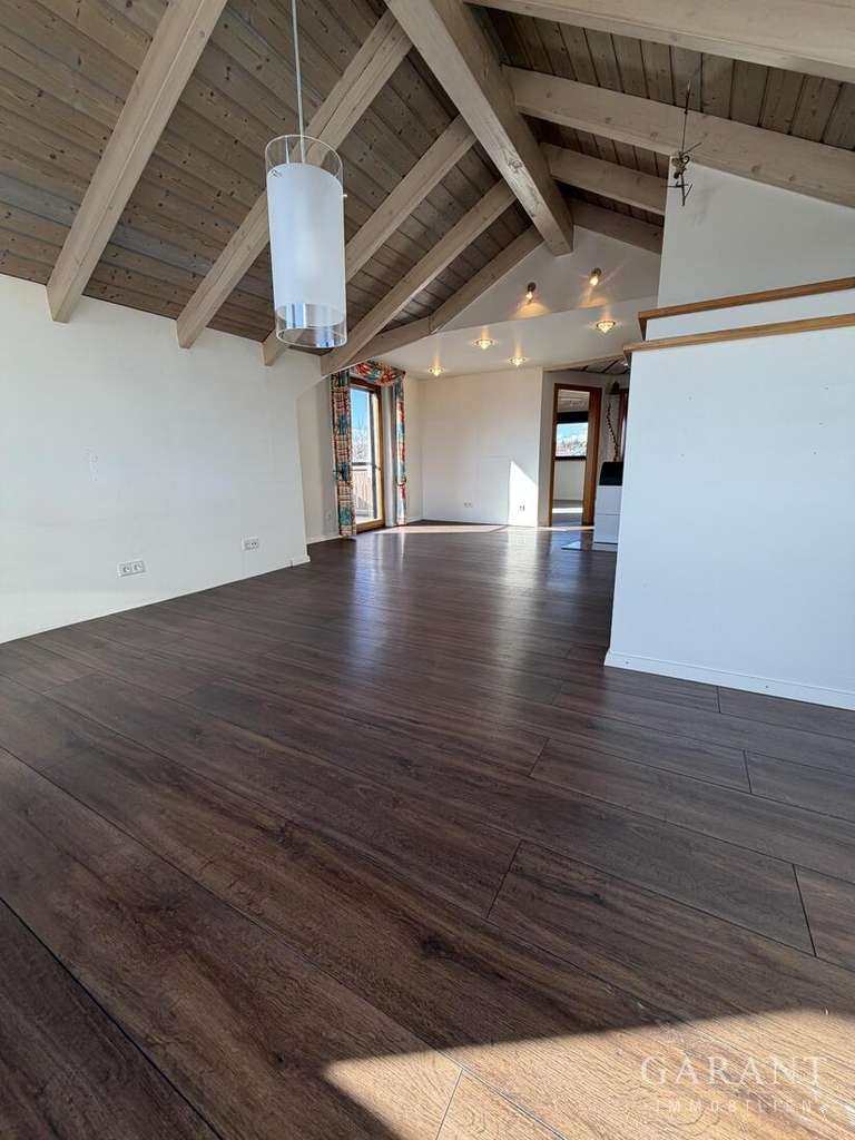 Immobilie in Althütte - Ihr neues Zuhause! Charmante 3 Zimmer-Dachwohnung mit Balkon und Stellplatz - Bild 2