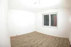 EINE SCHÖNE ECKE : Freistehendes Dreifamilienhaus mit Potenzial - Duisburg Aldenrade - von Privat – Heinestraße 30, 47179 Duisburg – Vorschaubild 8