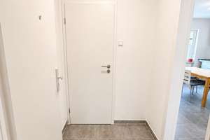 Helle 3-Zimmer-Wohnung mit Balkon, hochwertiger Einbauküche und großem Privatgarten. – Die vollständige Adresse der Immobilie erhältst du vom Anbieter., 66115 Burbach, Saarbrücken – Vorschaubild 2