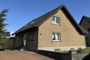 Wohnhaus mit handwerklichem Potenzial in Kirchlengern, Sackgassenlage in Zentrumnähe – Die vollständige Adresse der Immobilie erhältst du vom Anbieter., 32278 Kirchlengern – Vorschaubild 2