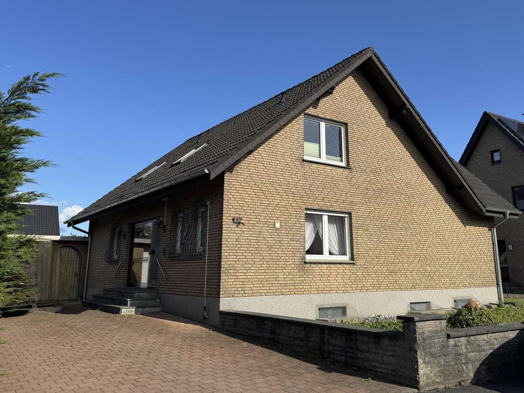 Immobilie in Kirchlengern - Wohnhaus mit handwerklichem Potenzial in Kirchlengern, Sackgassenlage in Zentrumnähe - Bild 1